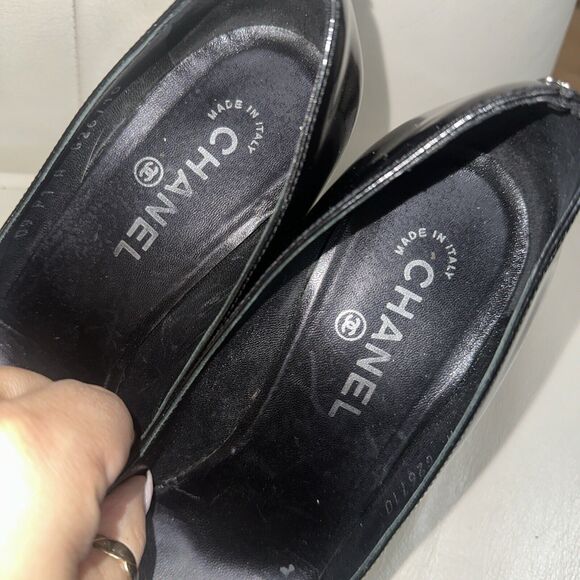 Authentic Chanel Black Cream Gray Patent Leather Platform Pumps Sz EU 38.5 US 8 - Picture 12 of 13